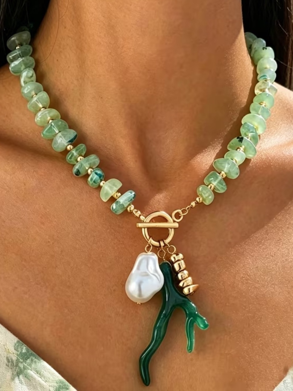 NWT ❤️‍🔥 GREEN AND GOLD OCEAN THEMED BEADED NECKLACE